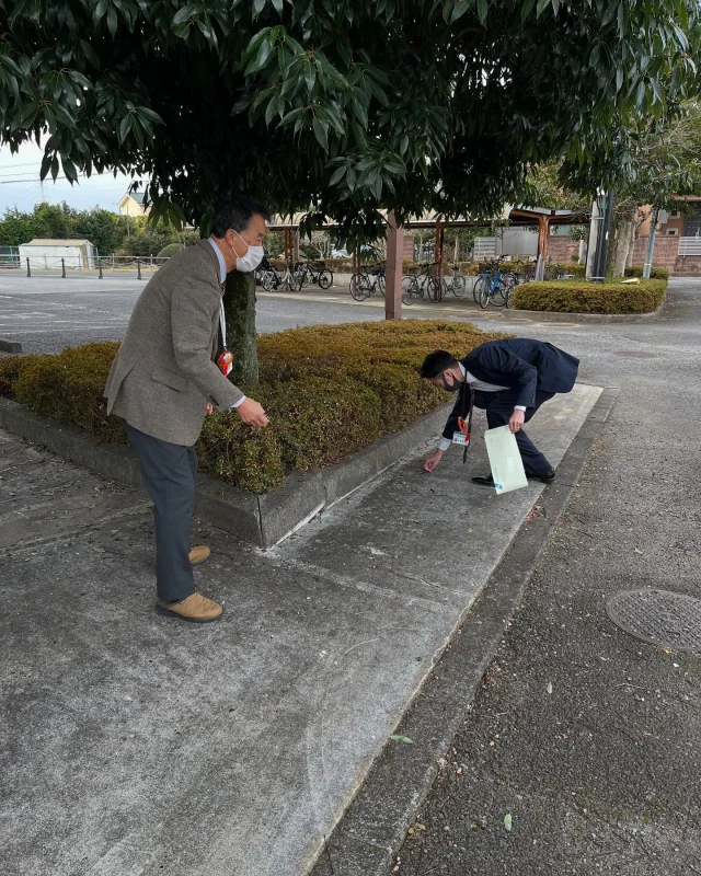 明けましておめでとうございます㊗

さて、本日仕事始めに伴い恒例の会館掃除を行いました。
あいにくの天気で小雨も降っていましたが、途中からは太陽も顔を覗かせて「みんな頑張れよ」と応援された気分になりました。

今年もかいせい社協をどうぞよろしくお願い致します!

#開成町
#社協
#福祉会館
#仕事始め