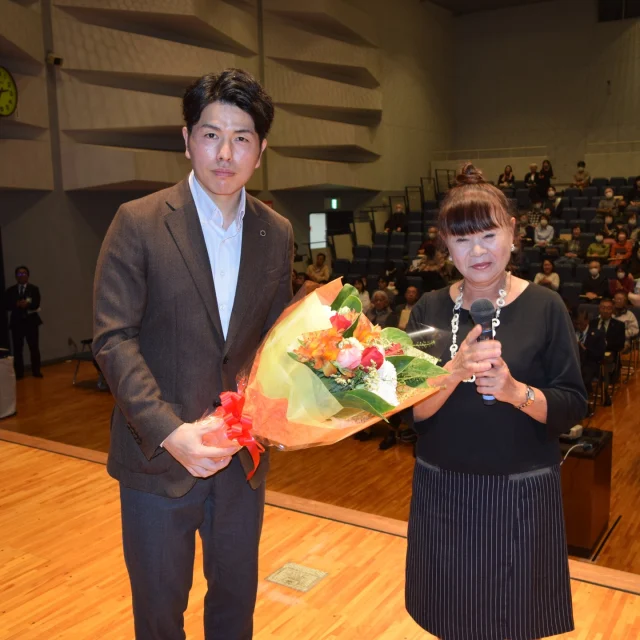 10月26日（日）社会福祉大会を開催しました。
一般社団法人　関東交通犯罪遺族会「あいの会」副代表理事である松永拓也さんを講師にお招きしました。経験を通した「命の尊さ」「一人ひとりの心がけで交通事故は防いでいける」との呼びかけは参加者に深い余韻を残すものとなりました。
#社協
#開成町
#開成町社協
#開成町社会福祉協議会
#社会福祉大会